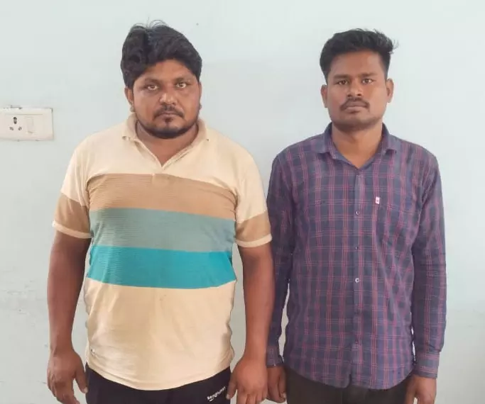 रायपुर : अवैध तरीके से गैस सिलेंडर में रिफिलिंग करते 2 आरोपी गिरफ्तार रायपुर : अवैध तरीके से गैस सिलेंडर में रिफिलिंग करते 2 आरोपी गिरफ्तार
