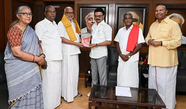मार्क्सवादी कम्युनिस्ट पार्टी के राष्ट्रीय महासचिव M.A बेबी ने मुख्यमंत्री स्टालिन से मुलाकात की मार्क्सवादी कम्युनिस्ट पार्टी के राष्ट्रीय महासचिव M.A बेबी ने मुख्यमंत्री स्टालिन से मुलाकात की