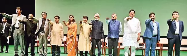 यातायात नियमों का पालन करने और कीमती जानों को सुरक्षित रखने की सलाह दी : DGP Jitendra यातायात नियमों का पालन करने और कीमती जानों को सुरक्षित रखने की सलाह दी : DGP Jitendra
