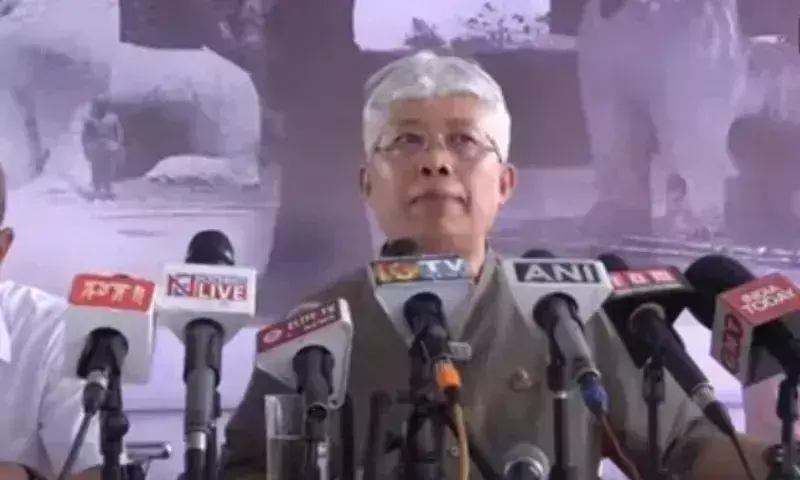 Manipur में राष्ट्रपति शासन पर बोले कांग्रेस सांसद, केंद्र की नीति पर उठाए सवाल Manipur में राष्ट्रपति शासन पर बोले कांग्रेस सांसद, केंद्र की नीति पर उठाए सवाल