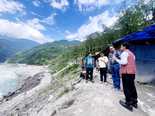 PMO अधिकारी ने मंगन जिले में वाइब्रेंट विलेज कार्यक्रम के तहत प्रगति की समीक्षा की PMO अधिकारी ने मंगन जिले में वाइब्रेंट विलेज कार्यक्रम के तहत प्रगति की समीक्षा की