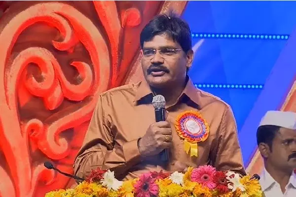 चंद्रबाबू के जन्मदिन पर, भाष्यम इंस्टीट्यूशंस के प्रमुख ने तिरुमाला अन्नदानम के लिए ₹44 लाख का दान दिया चंद्रबाबू के जन्मदिन पर, भाष्यम इंस्टीट्यूशंस के प्रमुख ने तिरुमाला अन्नदानम के लिए ₹44 लाख का दान दिया
