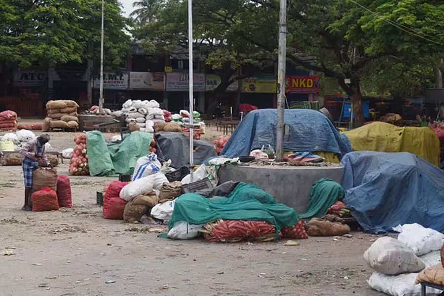 Wholesale vegetable market के व्यापारियों ने जीर्णोद्धार में लंबे समय से हो रही देरी पर नाराज Wholesale vegetable market के व्यापारियों ने जीर्णोद्धार में लंबे समय से हो रही देरी पर नाराज