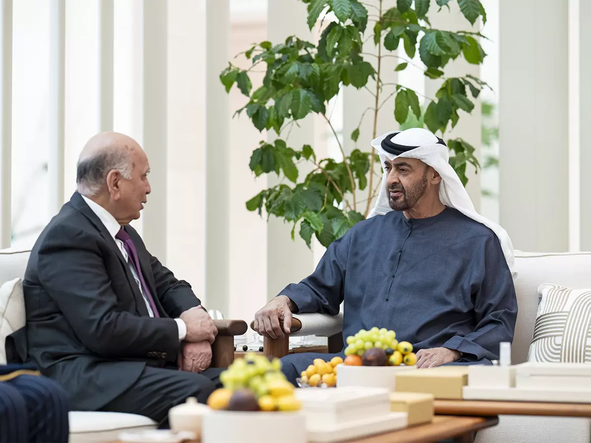 UAE के राष्ट्रपति ने इराकी विदेश मंत्री का किया स्वागत UAE के राष्ट्रपति ने इराकी विदेश मंत्री का किया स्वागत