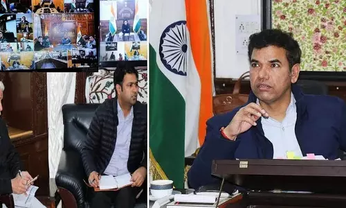 Kashmir मंडलायुक्त ने समीक्षा बैठक में जरूरी सेवाओं का लिया जायजा