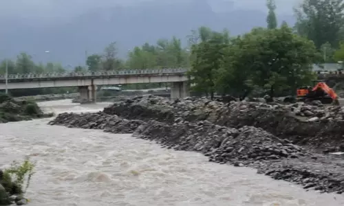 Bandipura गांव में बाढ़ का खतरा, नदी का रुख मोड़ने से दहशत