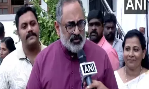 Kerala BJP chief ने तिरुवनंतपुरम के फोरेन चर्च में ईस्टर की प्रार्थना की Kerala BJP chief ने तिरुवनंतपुरम के फोरेन चर्च में ईस्टर की प्रार्थना की