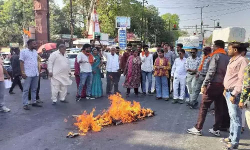 MP : हिंदू समर्थक संगठनों ने उज्जैन में प्रदर्शन किया MP : हिंदू समर्थक संगठनों ने उज्जैन में प्रदर्शन किया