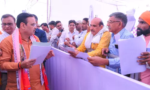 Jaipur: मुख्यमंत्री भजनलाल शर्मा ने सीकर में की जनसुनवाई Jaipur: मुख्यमंत्री भजनलाल शर्मा ने सीकर में की जनसुनवाई
