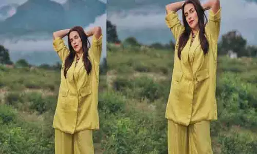 Neha Dhupia ने बादलों के बीच पोज देते हुए अपनी शूटिंग डायरी की झलक साझा की Neha Dhupia ने बादलों के बीच पोज देते हुए अपनी शूटिंग डायरी की झलक साझा की