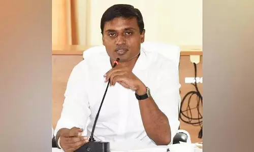YSRCP नेता पीवी मिथुन रेड्डी से 4,000 करोड़ रुपये के शराब घोटाले से कथित संबंध को लेकर पूछताछ YSRCP नेता पीवी मिथुन रेड्डी से 4,000 करोड़ रुपये के शराब घोटाले से कथित संबंध को लेकर पूछताछ