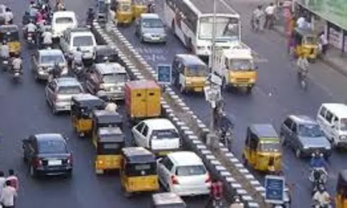 Chennai: जीएसटी रोड (तेयनाम्पेट से सैदापेट) पर यातायात डायवर्जन Chennai: जीएसटी रोड (तेयनाम्पेट से सैदापेट) पर यातायात डायवर्जन
