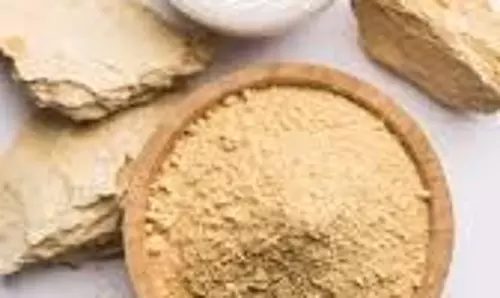 Beauty Tips: चेहरे पर तुरंत ग्लो लाने के लिए क्या लगाएं खास फेस पैक