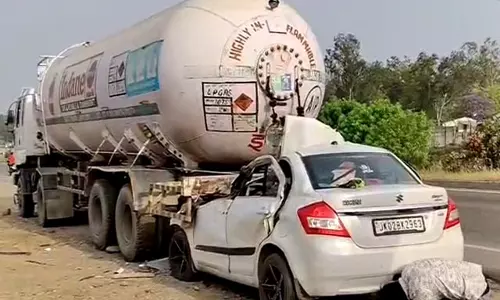 Jammu-Kashmir: नेशनल हाईवे पर दर्दनाक हादसा, 2 युवकों की मौत Jammu-Kashmir: नेशनल हाईवे पर दर्दनाक हादसा, 2 युवकों की मौत
