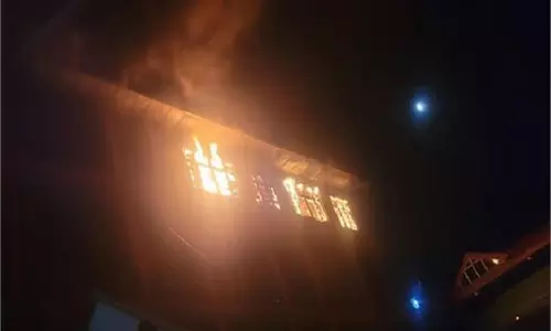 Shimla: निजी स्कूल में लगी भीषण आग,  लाखों का नुकसान