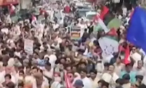 Pak: सिंधु नदी नहर परियोजना का विरोध कर रहे वकीलों ने रेलवे ट्रैक जाम करने की चेतावनी दी
