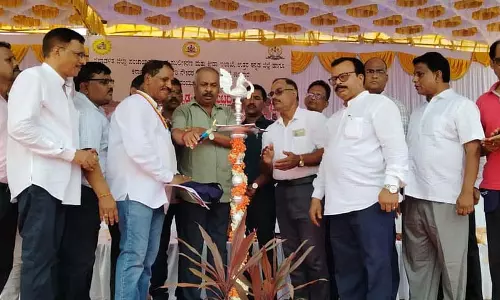 Karnataka : कर्मचारियों में सामाजिक सेवा की गुणवत्ता विकसित की जानी चाहिए