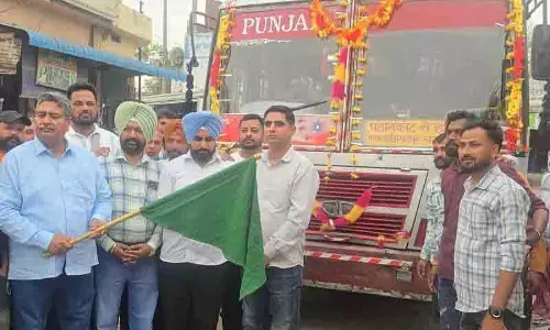 AAP नेता ने सरकारी बस सेवा का दोबारा उद्घाटन किया
