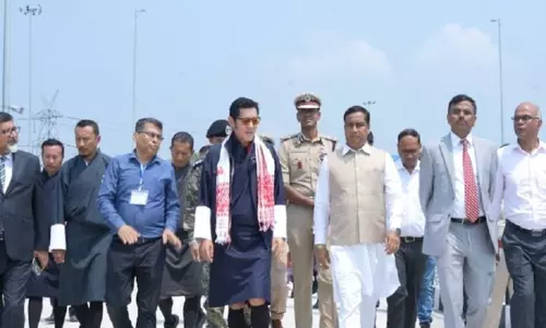 भूटान के राजा ने Assam के जोगीघोपा टर्मिनल और लॉजिस्टिक्स पार्क का दौरा किया भूटान के राजा ने Assam के जोगीघोपा टर्मिनल और लॉजिस्टिक्स पार्क का दौरा किया