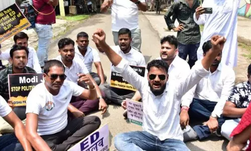 युवा कांग्रेस कार्यकर्ताओं ने ईडी कार्यालय का घेराव किया