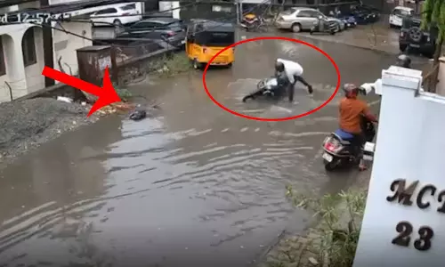 बहादुरी का LIVE वीडियो, सड़क पर बच्चा करंट की चपेट में आया, तभी...
