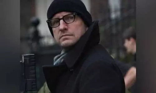 Steven Soderbergh ने मध्यम बजट की फिल्मों के लिए समर्थन की कमी की आलोचना की Steven Soderbergh ने मध्यम बजट की फिल्मों के लिए समर्थन की कमी की आलोचना की