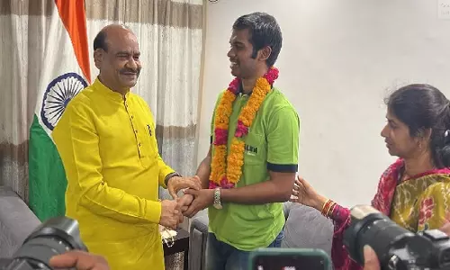 ओम बिरला ने JEE मेन 2025 में टॉप करने वाले उड़िया लड़के ओमप्रकाश बेहरा को दी बधाई ओम बिरला ने JEE मेन 2025 में टॉप करने वाले उड़िया लड़के ओमप्रकाश बेहरा को दी बधाई
