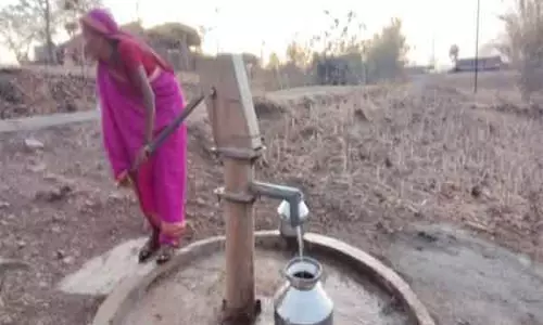 भीषण गर्मी के बीच Maharashtra के आदिवासी इलाकों में पानी की कमी भीषण गर्मी के बीच Maharashtra के आदिवासी इलाकों में पानी की कमी