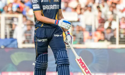 शुभमन गिल पर स्लो ओवर रेट के लिए लगा 12 लाख का जुर्माना शुभमन गिल पर स्लो ओवर रेट के लिए लगा 12 लाख का जुर्माना