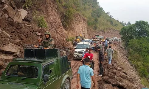 राजौरी में कई घर क्षतिग्रस्त, JMC ने हाई अलर्ट जारी किया
