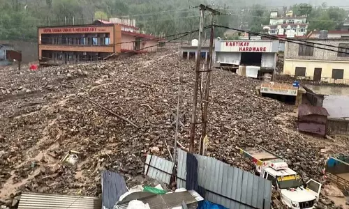 J-K में भारी बारिश से तीन की मौत, 100 से अधिक लोगों को बचाया गया J-K में भारी बारिश से तीन की मौत, 100 से अधिक लोगों को बचाया गया