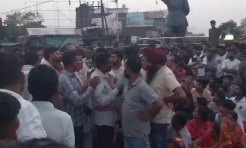 Udham Singh Nagar: खनन डंपर ने ली युवक की जान, मौके पर बवाल Udham Singh Nagar: खनन डंपर ने ली युवक की जान, मौके पर बवाल