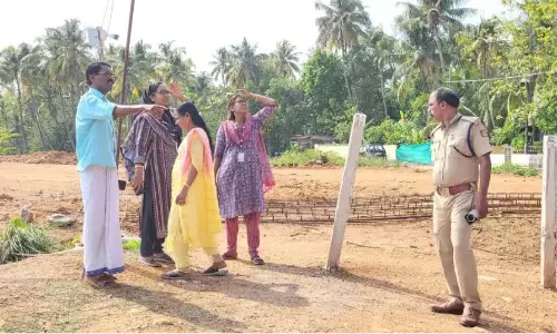 वेंकीटांग चर्च नदी के तट पर है; निर्माण और भूमि भराई रोक दी गई