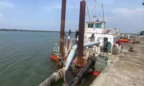अझिकोड बंदरगाह की मिट्टी खोदने वाली मशीन देश से बाहर तस्करी की गई