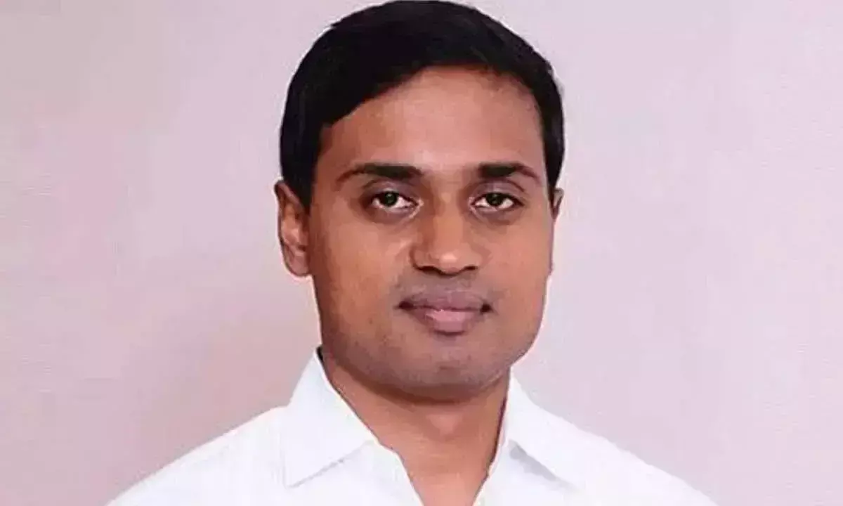 Andhra: सांसद मिथुन ने शराब कांड को राजनीति से प्रेरित बताया Andhra: सांसद मिथुन ने शराब कांड को राजनीति से प्रेरित बताया