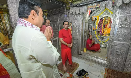 Jaipur: मुख्यमंत्री शर्मा ने दौरे के दूसरे दिन फतेहपुर में किए मंदिरों के दर्शन Jaipur: मुख्यमंत्री शर्मा ने दौरे के दूसरे दिन फतेहपुर में किए मंदिरों के दर्शन