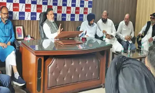 चुनाव के दौरान राजनीतिक दलों ने मतदाताओं को गुमराह किया: Altaf Bukhari