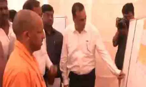 CM योगी आदित्यनाथ ने गोरखपुर में फोर लेन सड़क परियोजना का किया निरीक्षण CM योगी आदित्यनाथ ने गोरखपुर में फोर लेन सड़क परियोजना का किया निरीक्षण
