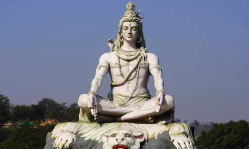Shiv Chalisa के पाठ से बदल सकती है किस्मत, जानें इसके लाभ
