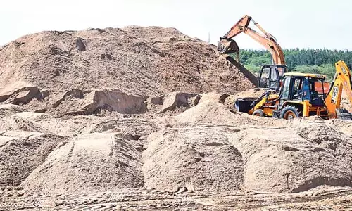 Andhra : रेत खनन में 17 जनप्रतिनिधियों का हस्तक्षेप