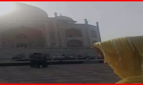 चार बच्चों की मां प्रेमी संग फरार, पति है परेशान वो ताजमहल पर बना रही रील चार बच्चों की मां प्रेमी संग फरार, पति है परेशान वो ताजमहल पर बना रही रील