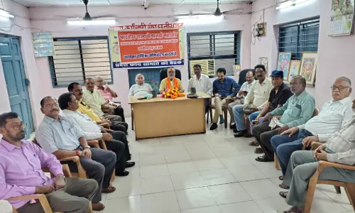 रायपुर में पेंशनभोगियों की हुई बैठक रायपुर में पेंशनभोगियों की हुई बैठक