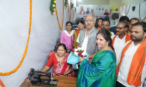 MP बृजमोहन अग्रवाल ने चंगोराभाठा में महतारी सिलाई केंद्र का किया उद्घाटन