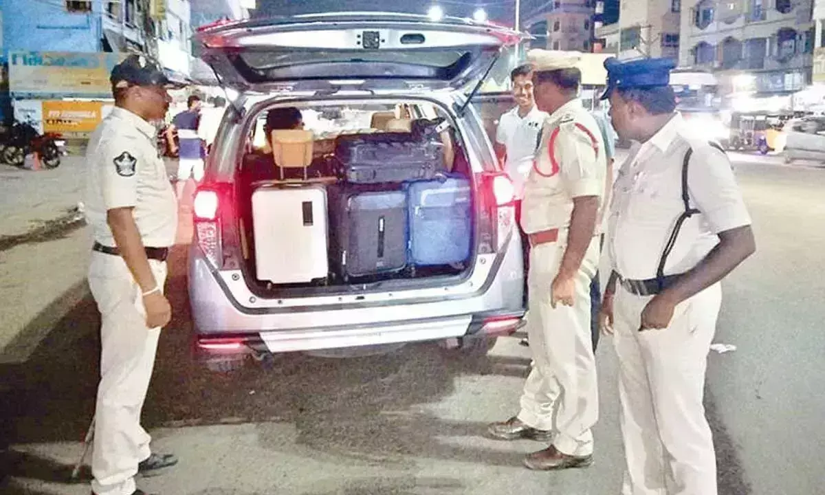 Andhra: अपराध में वृद्धि के बाद नेल्लोर में पुलिस की छापेमारी