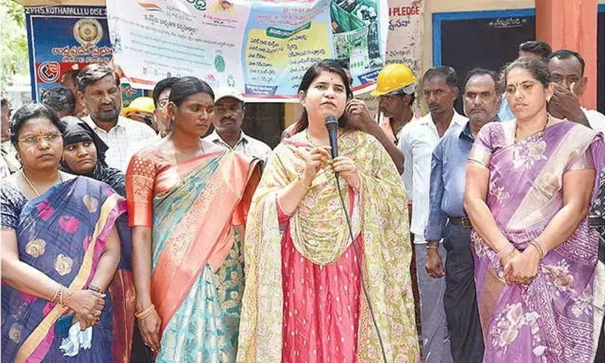 Andhra: लोगों से ई-कचरा खत्म करने का आग्रह Andhra: लोगों से ई-कचरा खत्म करने का आग्रह