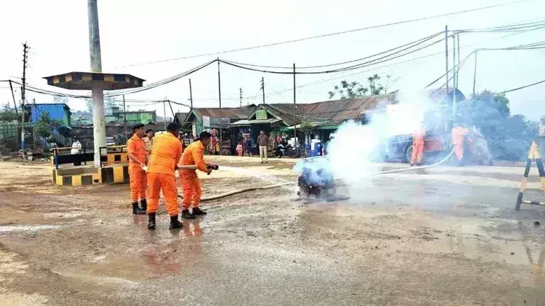 Nagaland : किफायर फायर सर्विस ने अग्नि सुरक्षा पर प्रदर्शन आयोजित किया Nagaland : किफायर फायर सर्विस ने अग्नि सुरक्षा पर प्रदर्शन आयोजित किया