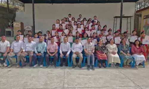 Hamirpur School में संभागीय खेलकूद प्रतियोगिता के विजेताओं को सम्मानित किया