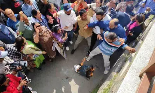नेशनल हेराल्ड मुद्दे पर भाजयुमो ने Rahul का पुतला फूंका