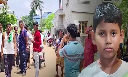 पुरी के रतनपुर गांव में लापता बच्चे के खिलाफ प्रदर्शन