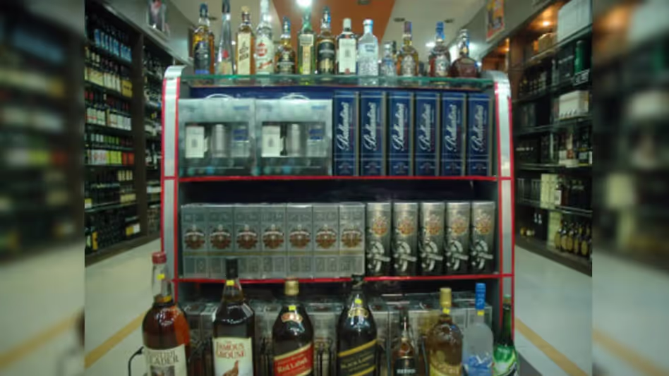 Mizoram आबकारी विभाग ने आइजोल में अवैध शराब परोसने वाले रेस्तराओं पर कार्रवाई